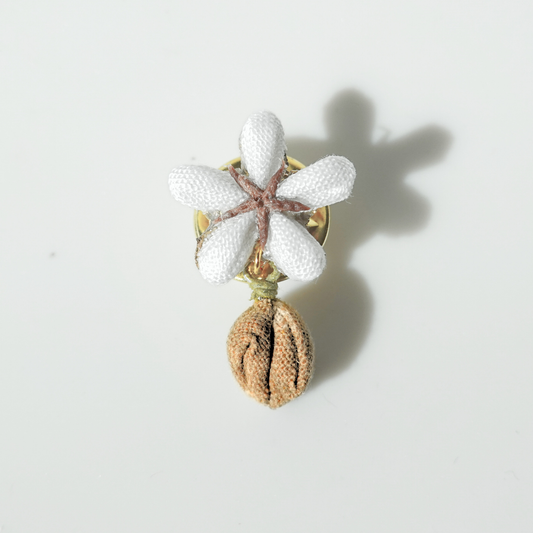 つまみ細工「コーヒーのピンバッジ」～にしみのおやさいクレヨン～【送料無料】